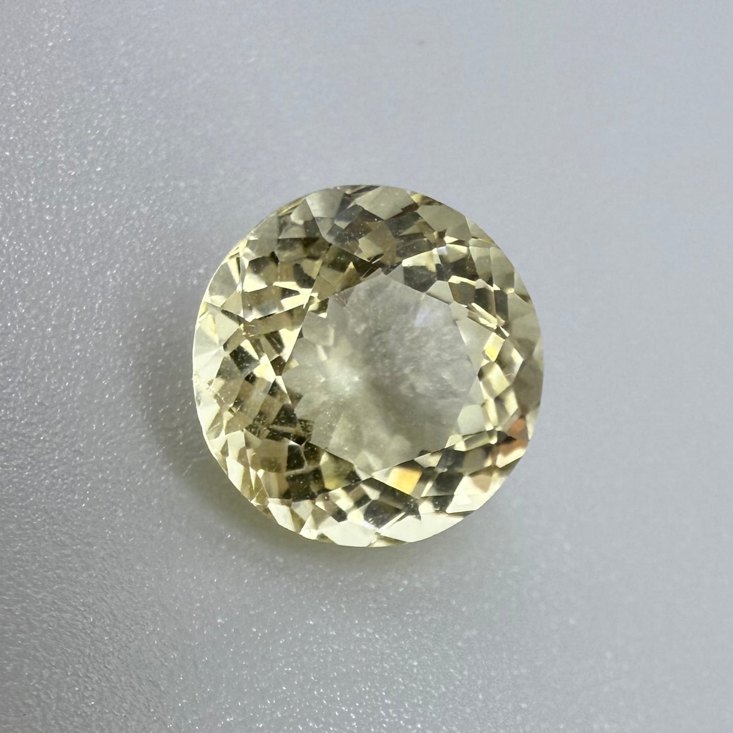 Champagne-Golden Scapolite Round 3.95 Ct