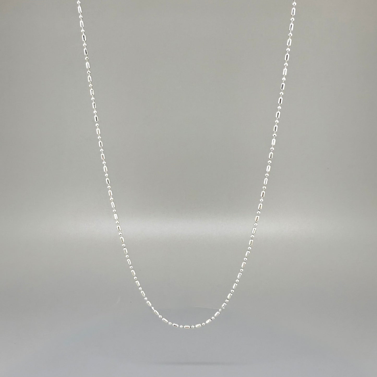45 cm stainless steel chain with polished finish, elegant and durable, ideal for pairing with gemstone pendants.