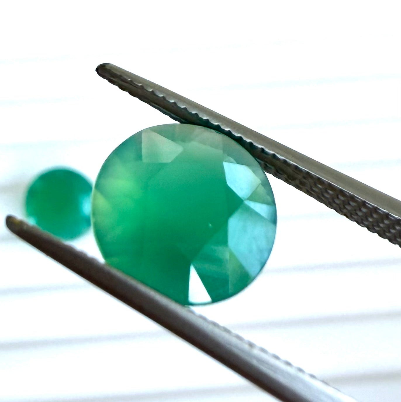 Grass Green Chalcedony Set Round 3.6 Ct