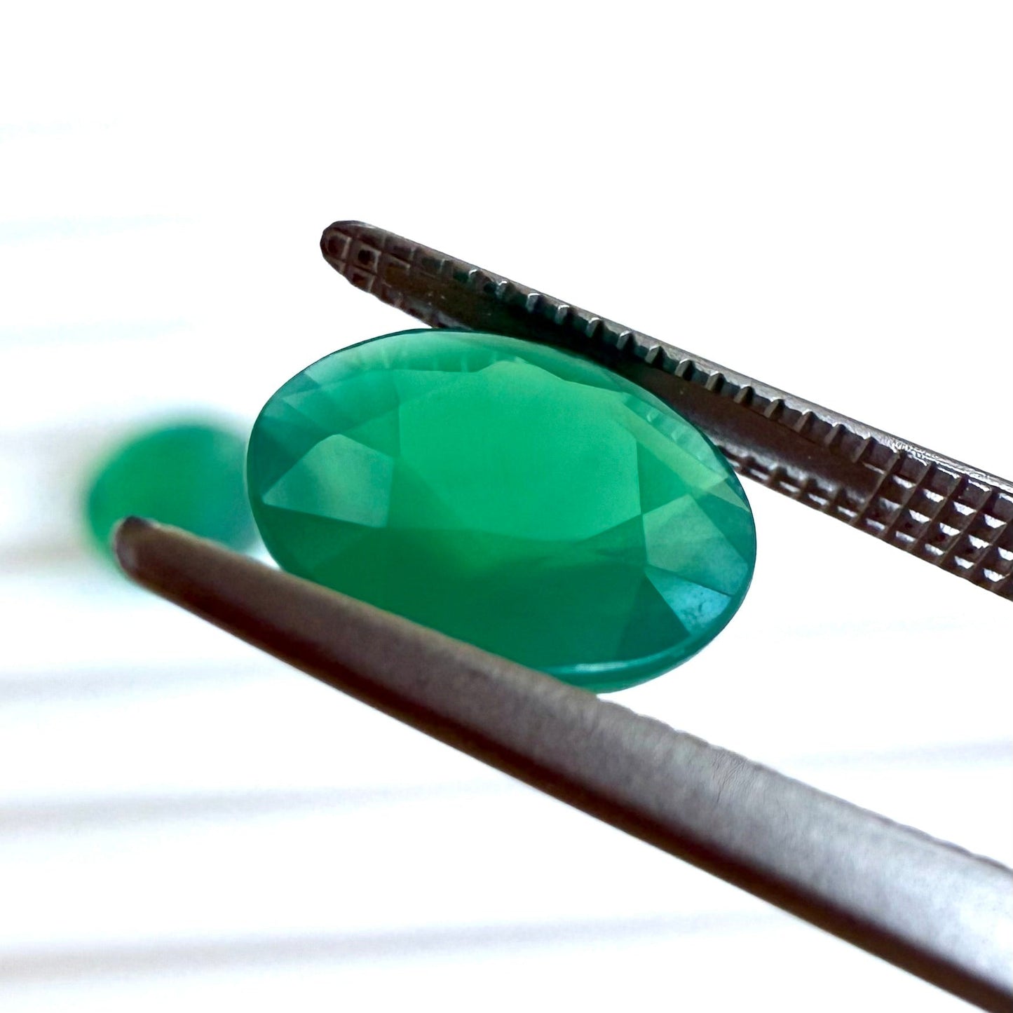 Grass Green Chalcedony Set Round 3.6 Ct