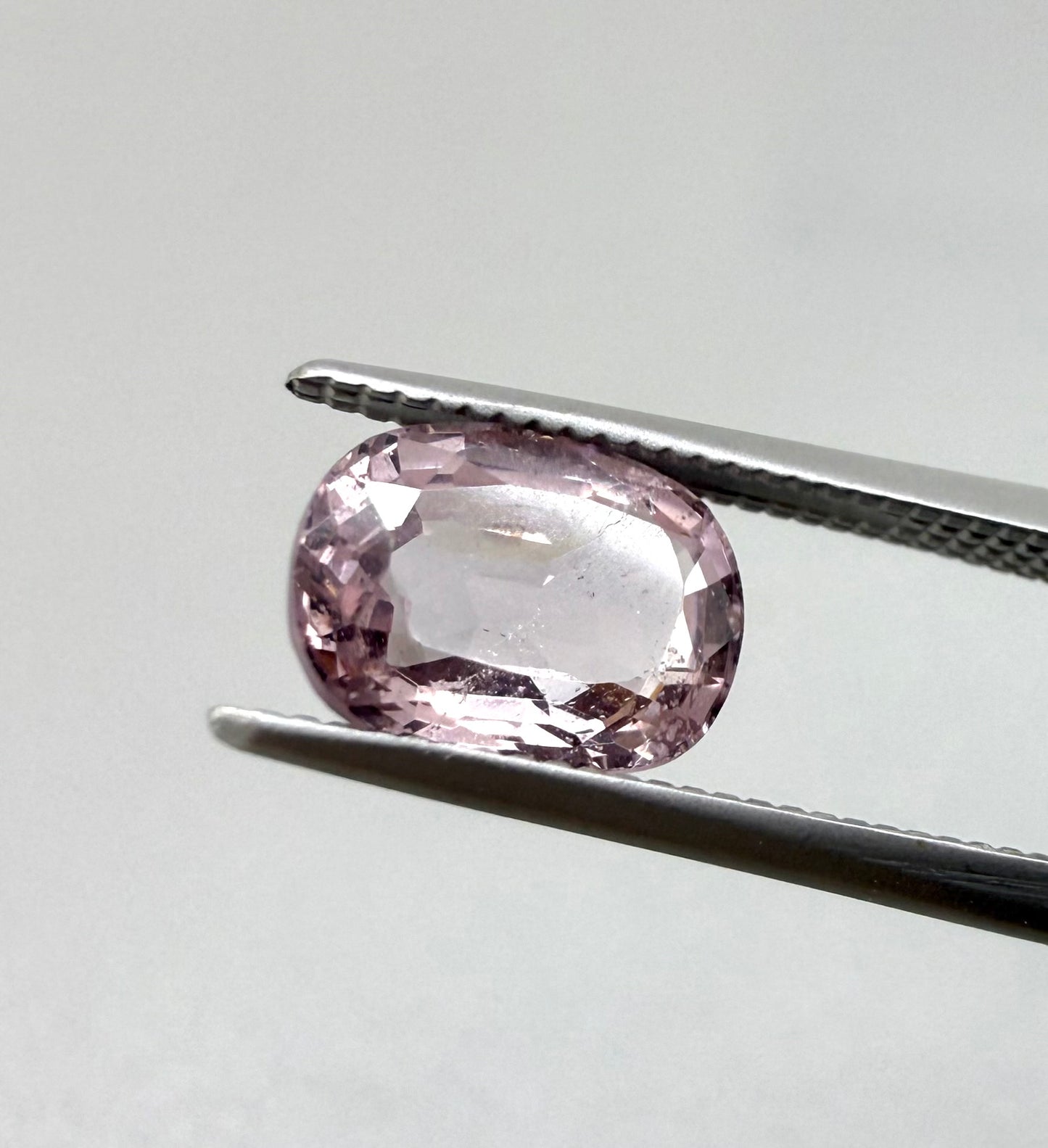 Rosé Spinel Oval 1.85 Ct