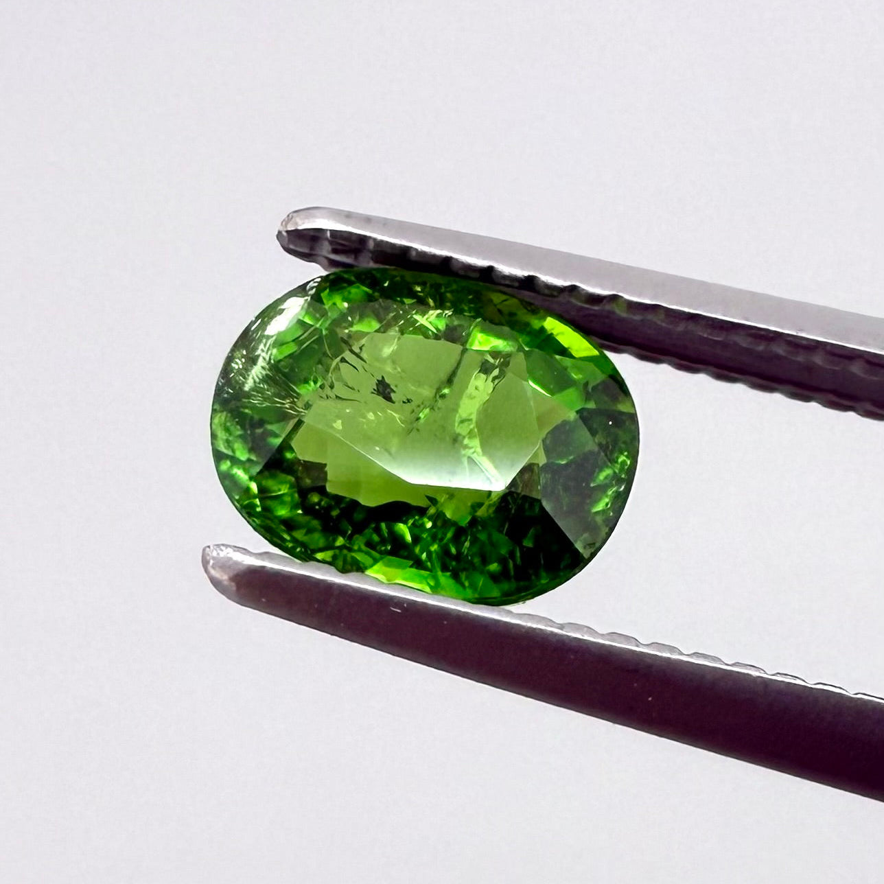 Tsavorite Oval 0.74 Ct