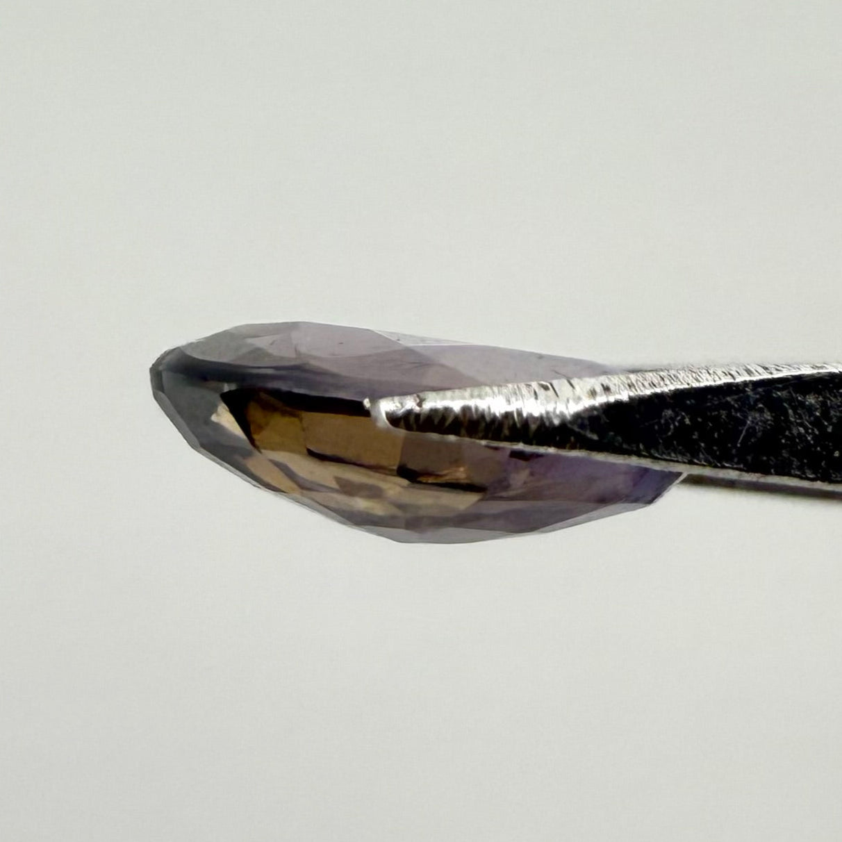 Bi-Color (Violet Gold) Iolite Oval 1.37 Ct