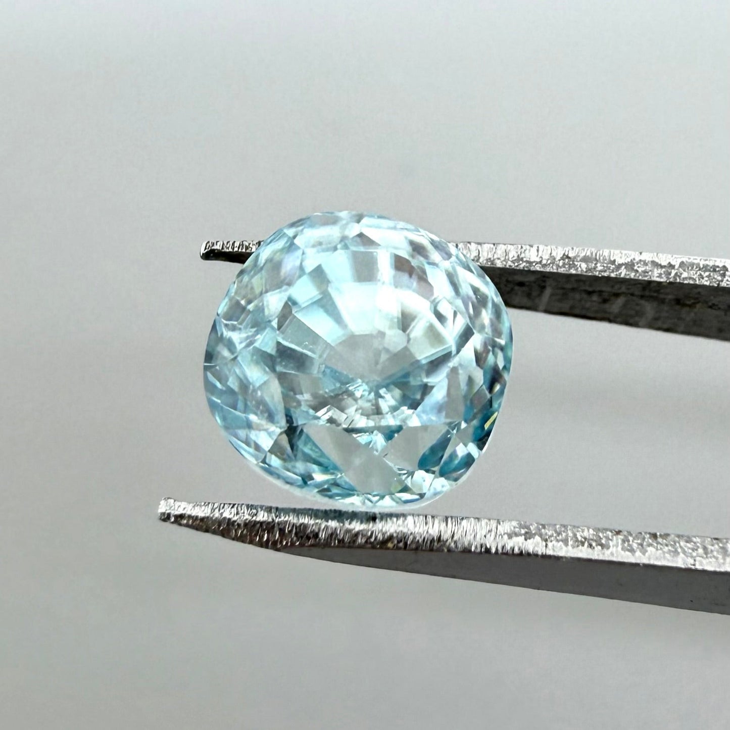 Blue Zircon Round 3.48 Ct
