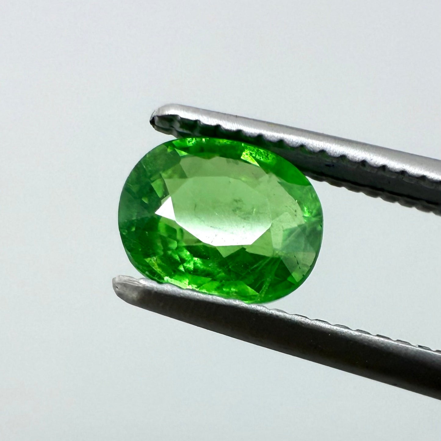 Tsavorite Oval 0.73 Ct