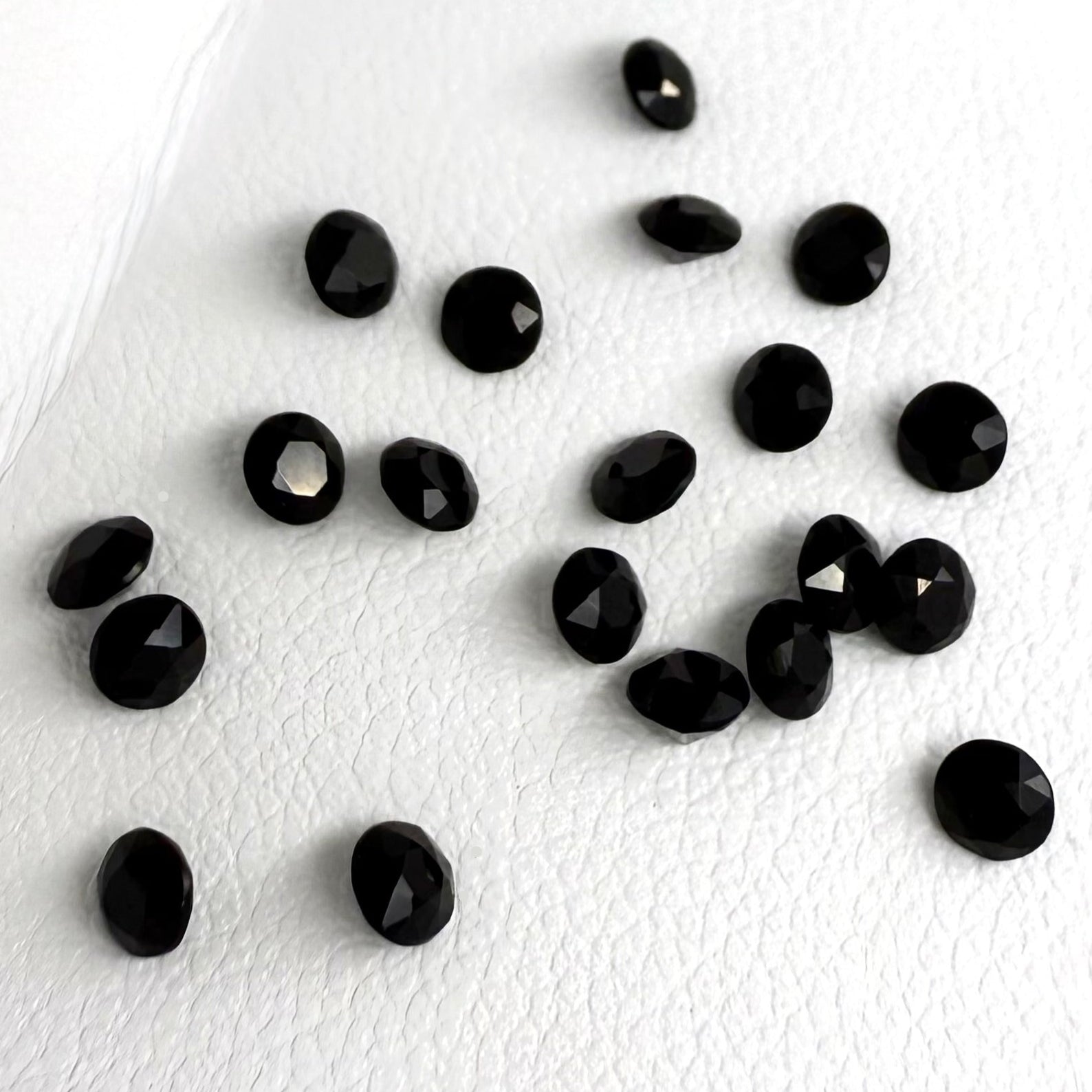 Natural Black Onyx gemstone lot, round