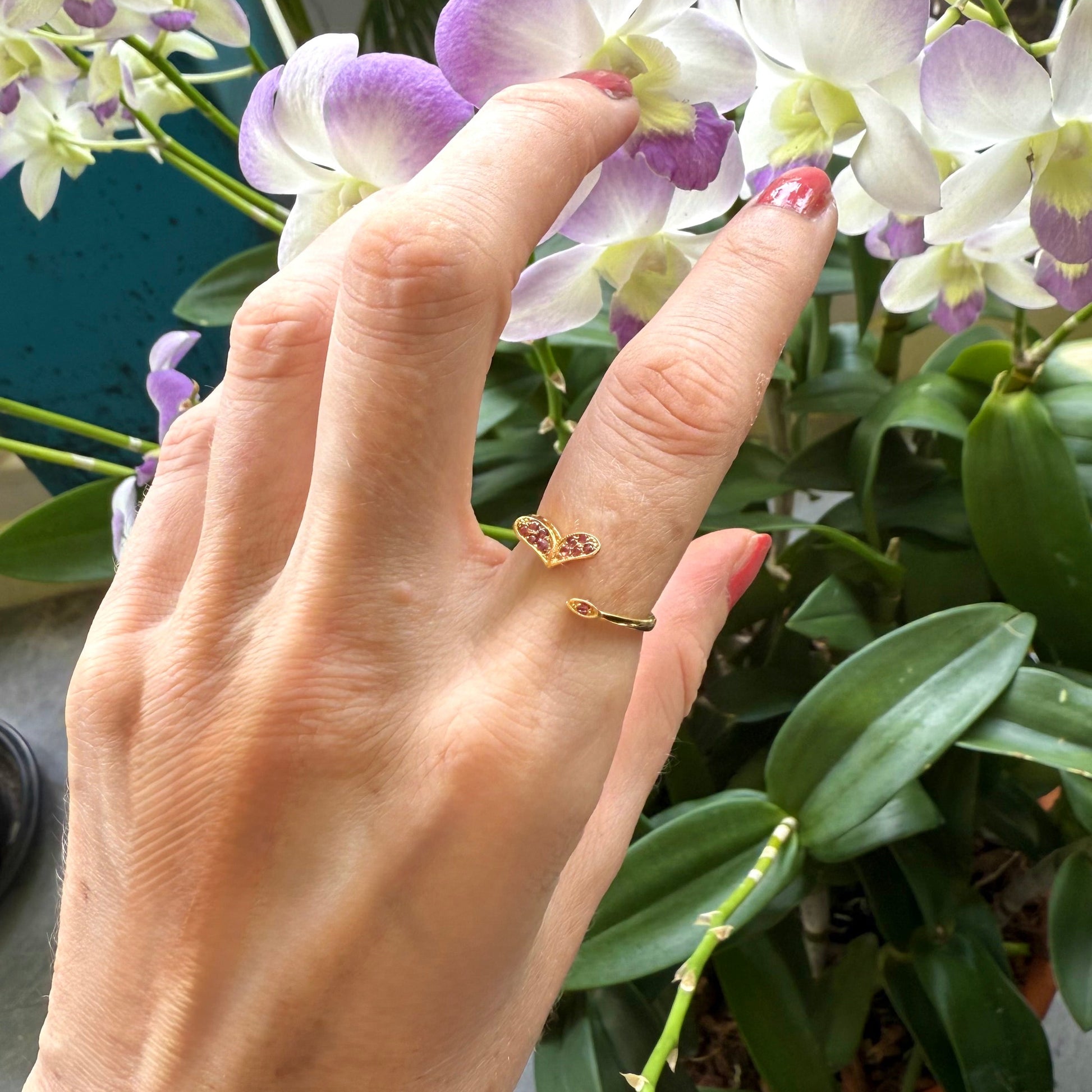 23k gold open ring with 0.11 ct ruby and heart-shaped detail, adjustable size 52–55.