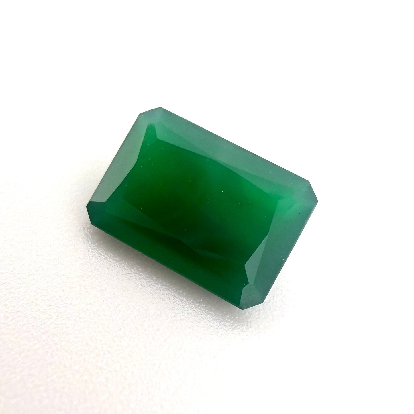 Vibrant Green Chalcedony Emerald cut 5.37 Ct
