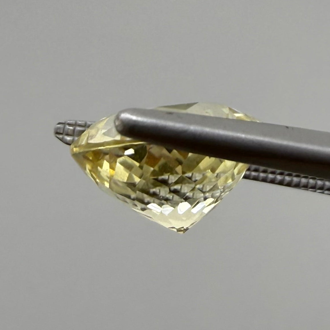 Champagne-Golden Scapolite Round 3.95 Ct