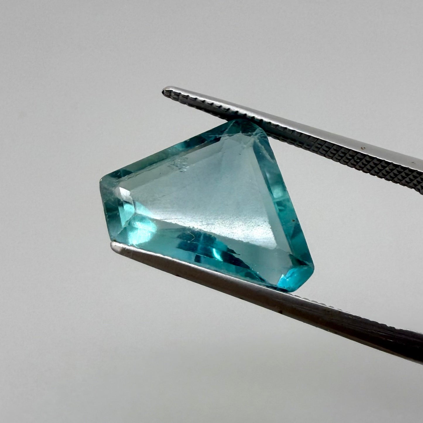 Vibrant Turquoise Hues Fluorit Fancy 6.9 Ct