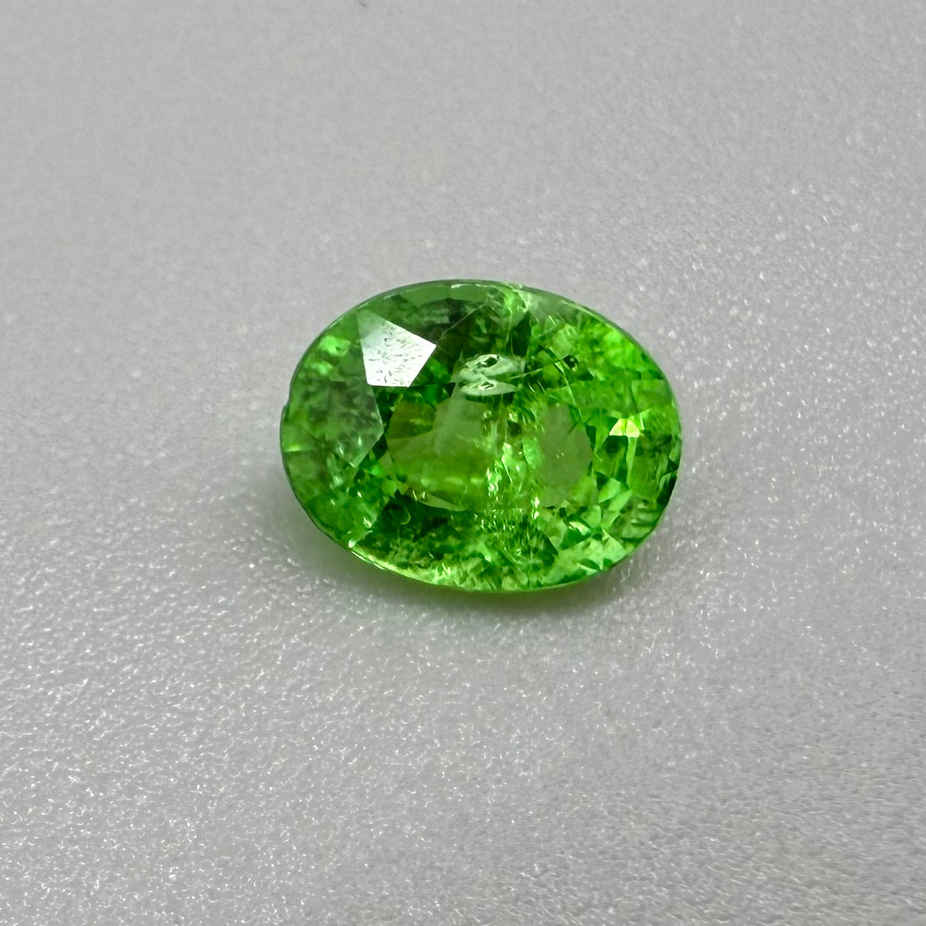 Tsavorite Oval 0.54 Ct