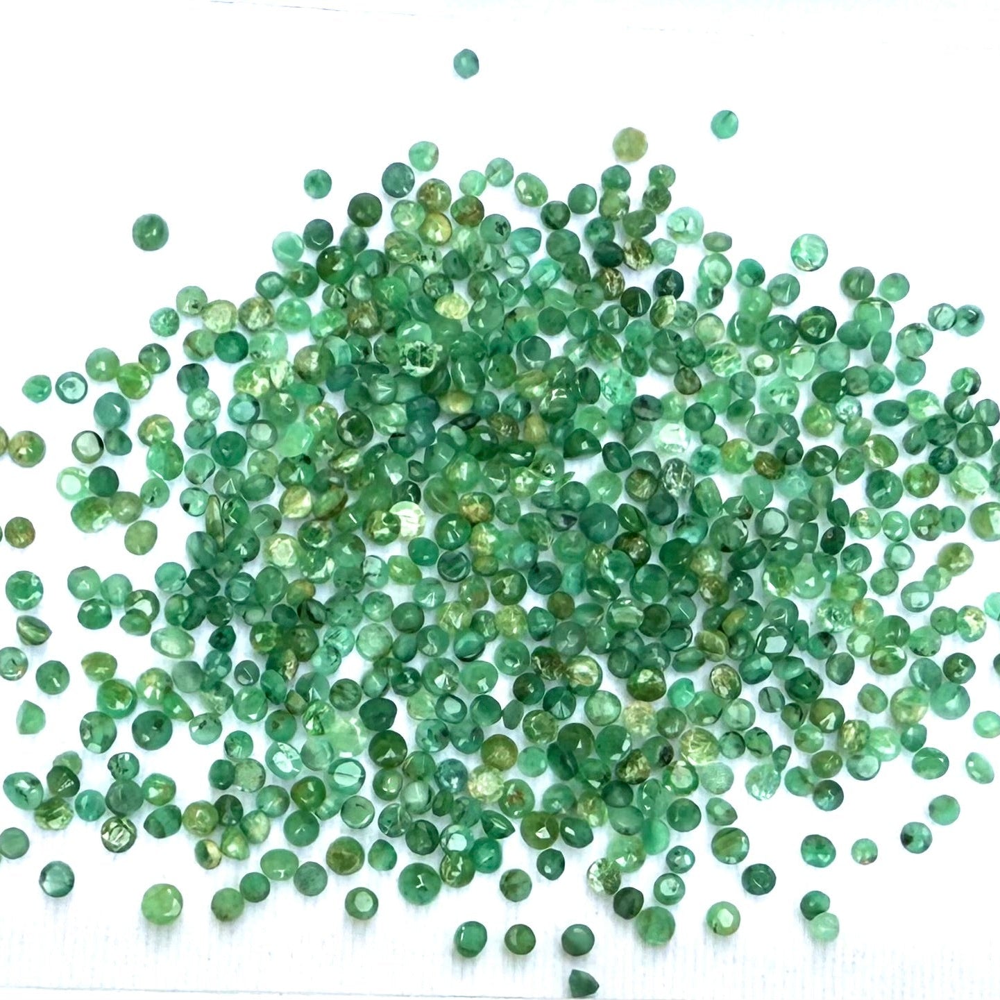 Green Hues Emerald Lot Round 79.89 Ct