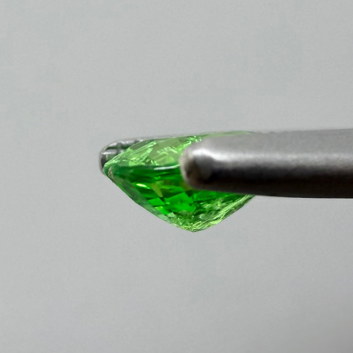 Tsavorite Oval 0.54 Ct