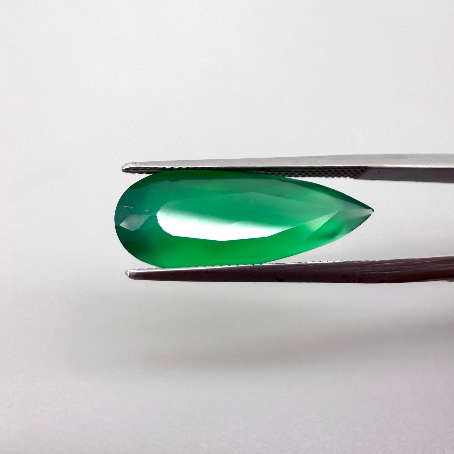 Vibrant Green Chalcedony Pendeloque 4.93 Ct