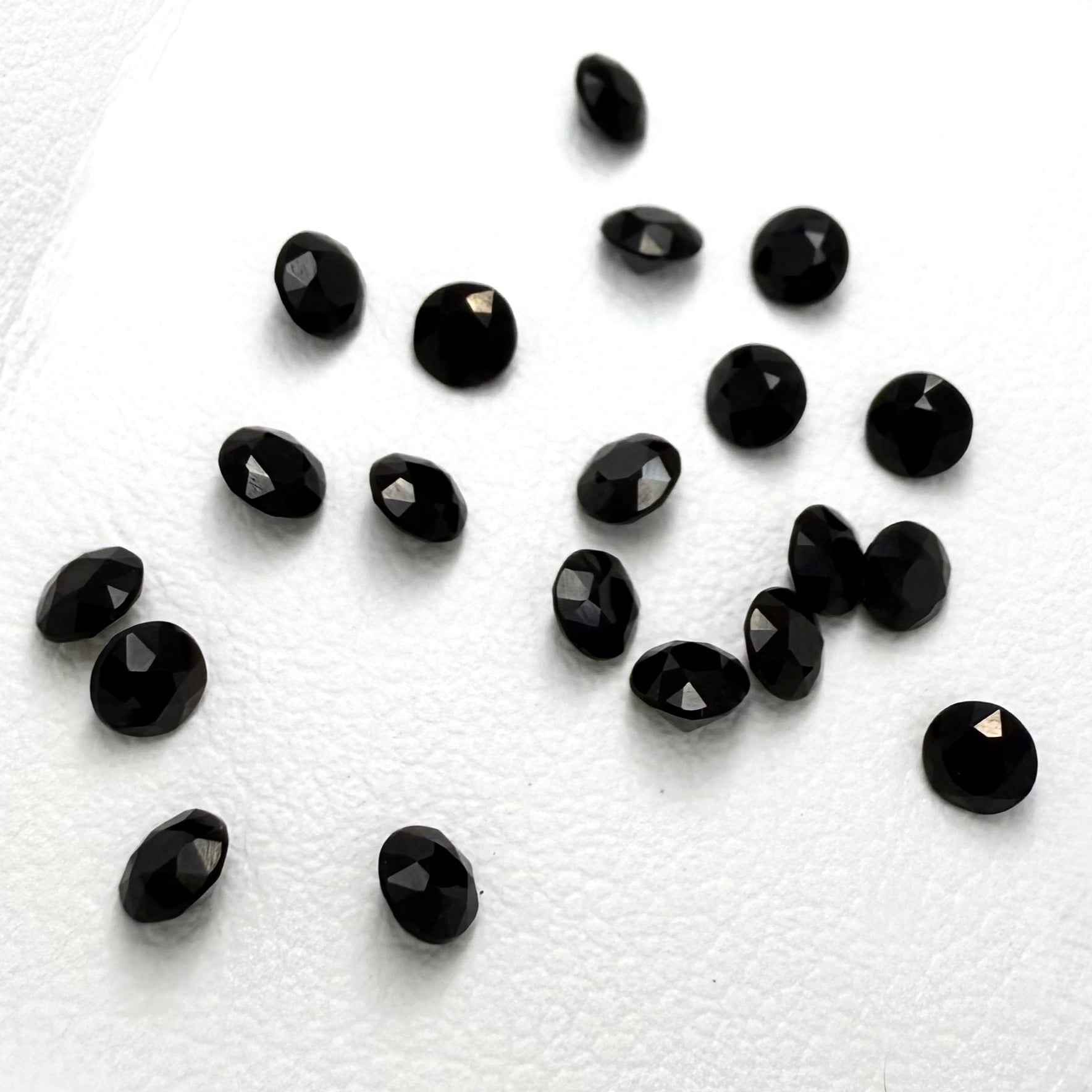Natural Black Onyx gemstone lot, round