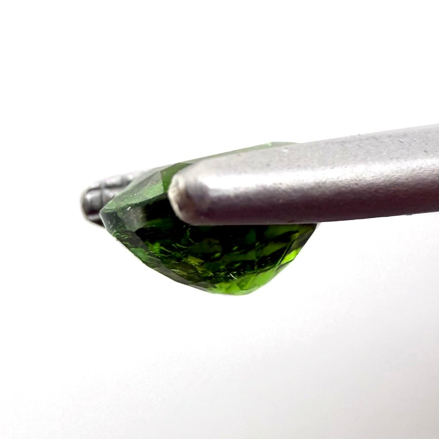 Tsavorite Oval 0.74 Ct
