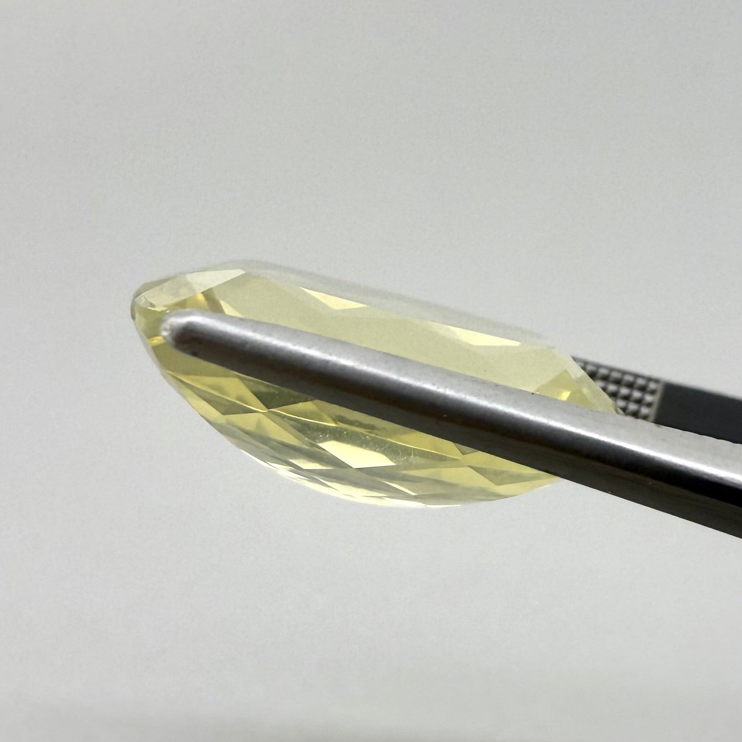 Big Lemon Quartz Cushion 13.7 Ct