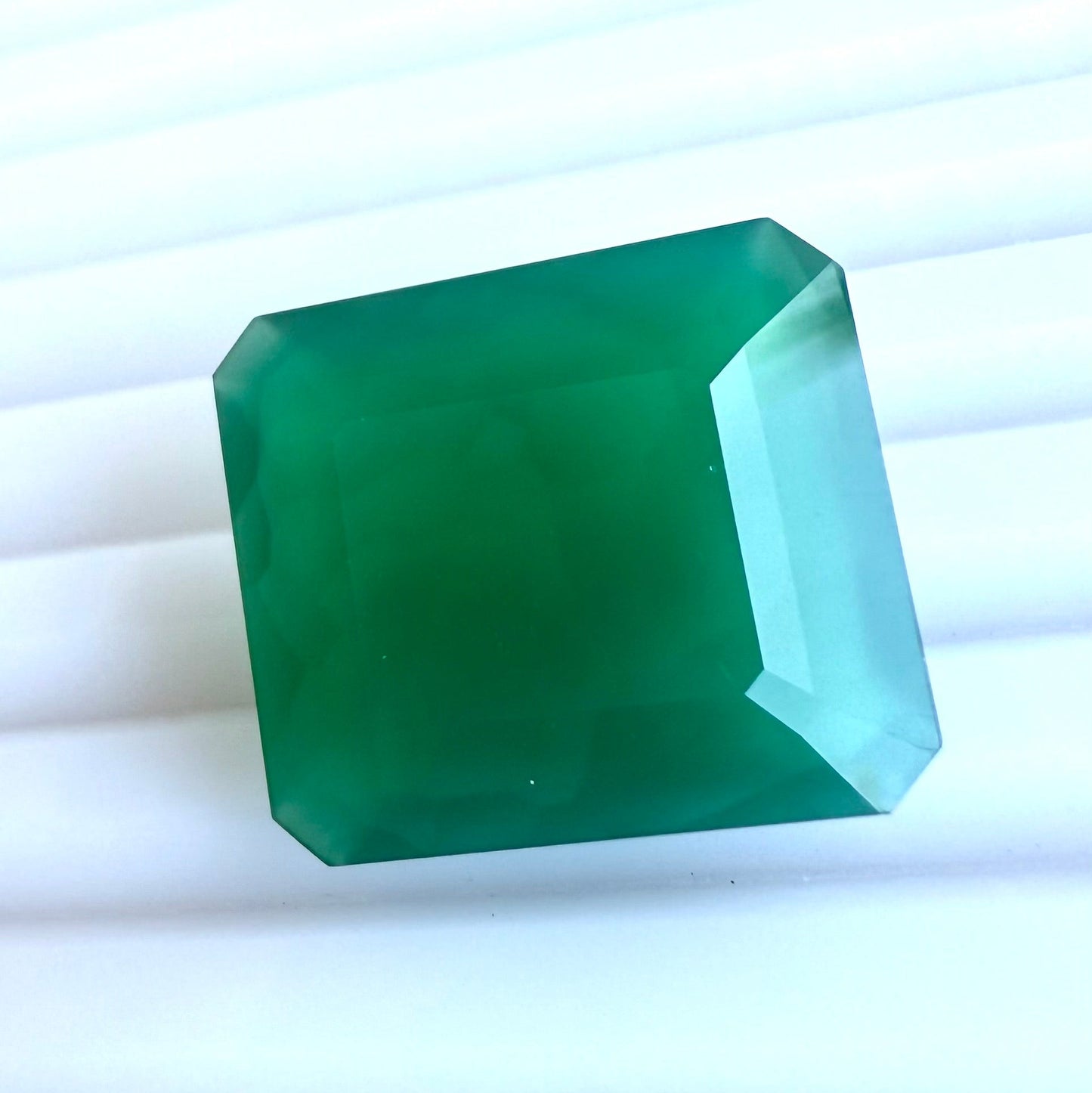 Vibrant Green Chalcedony Radiant 13.75 Ct