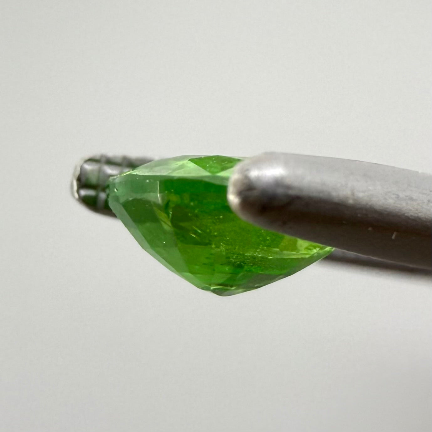 Tsavorite Oval 0.73 Ct