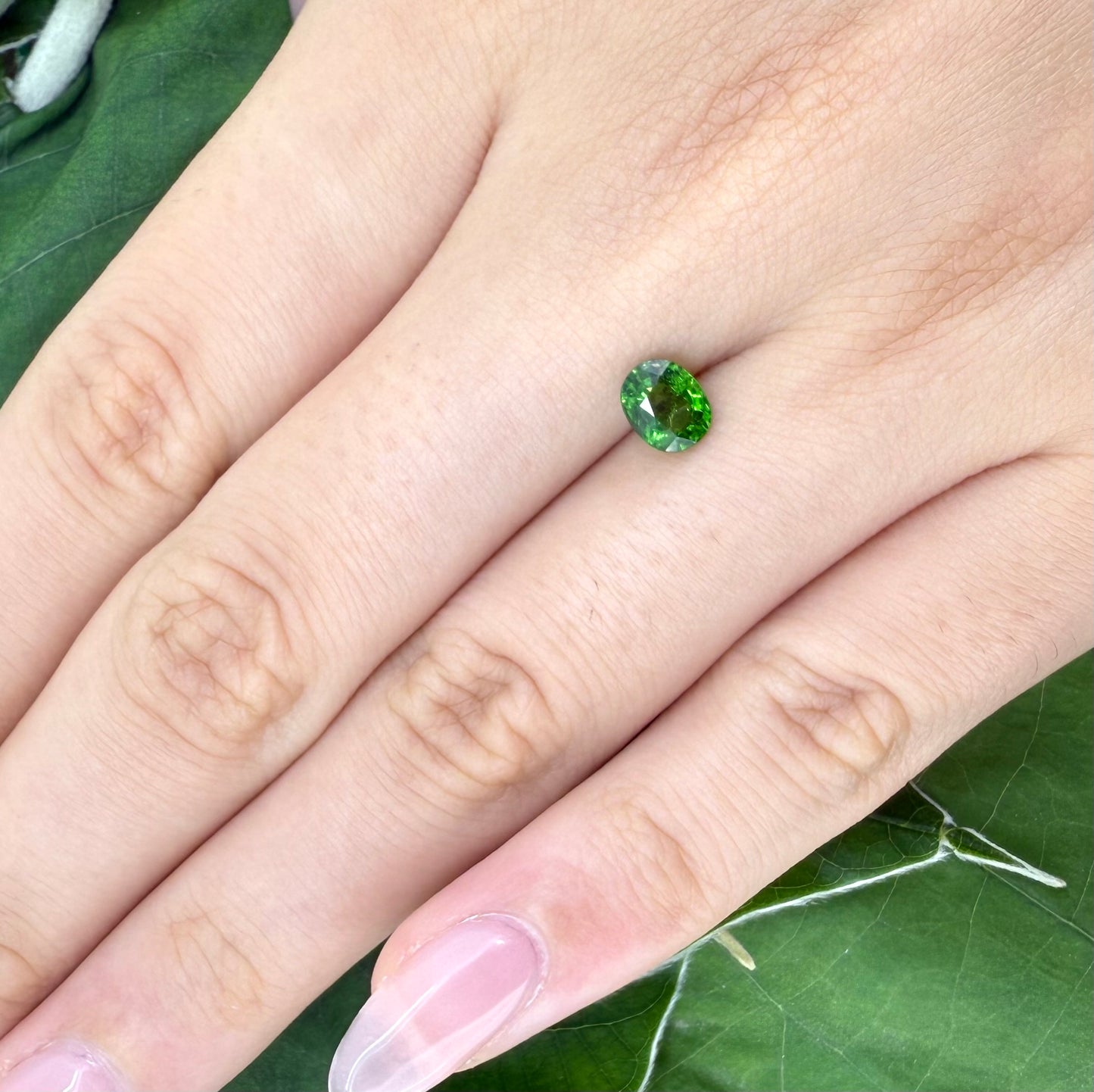 Tsavorite Oval 0.74 Ct