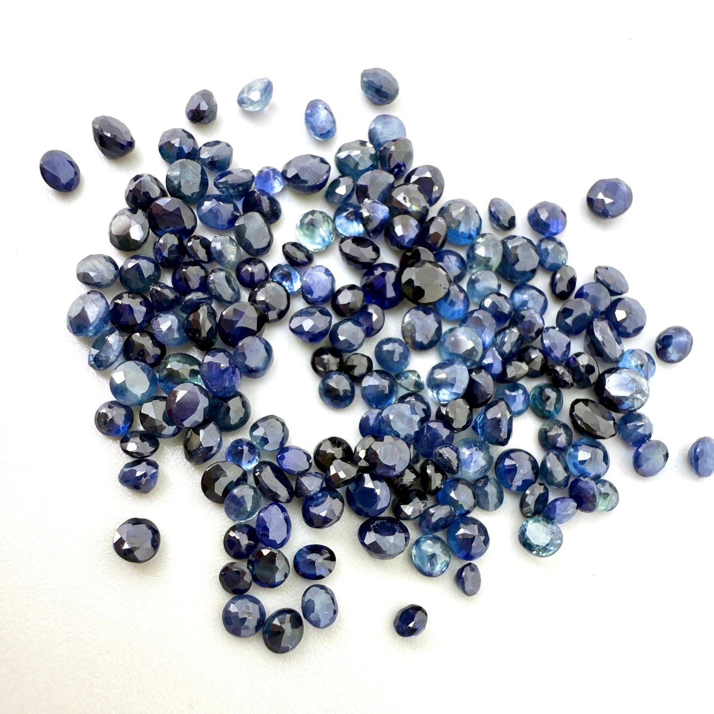Multi-Blue Hues Sapphire Lot Round 15.27 Ct