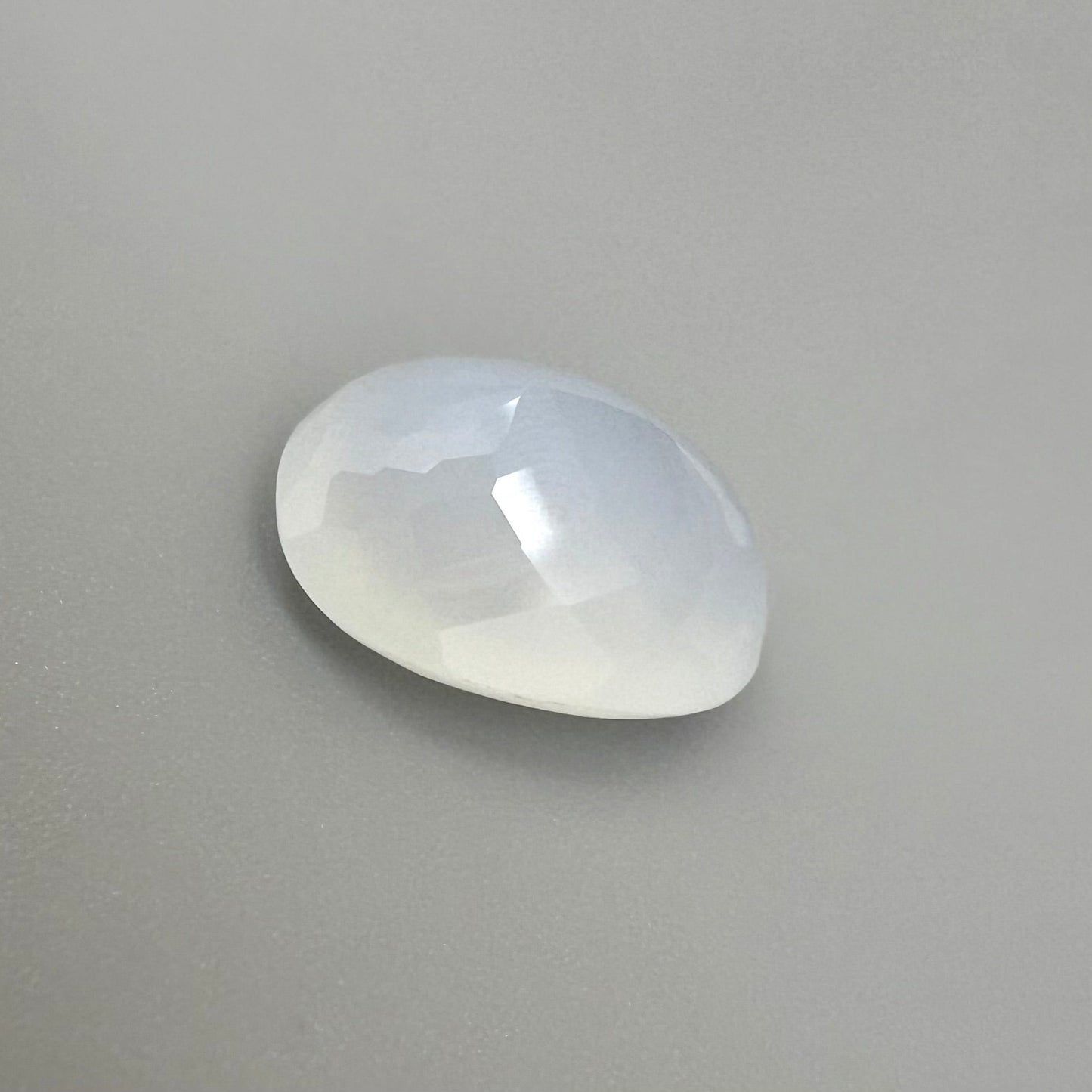White Chalcedony Oval 15.1 Ct