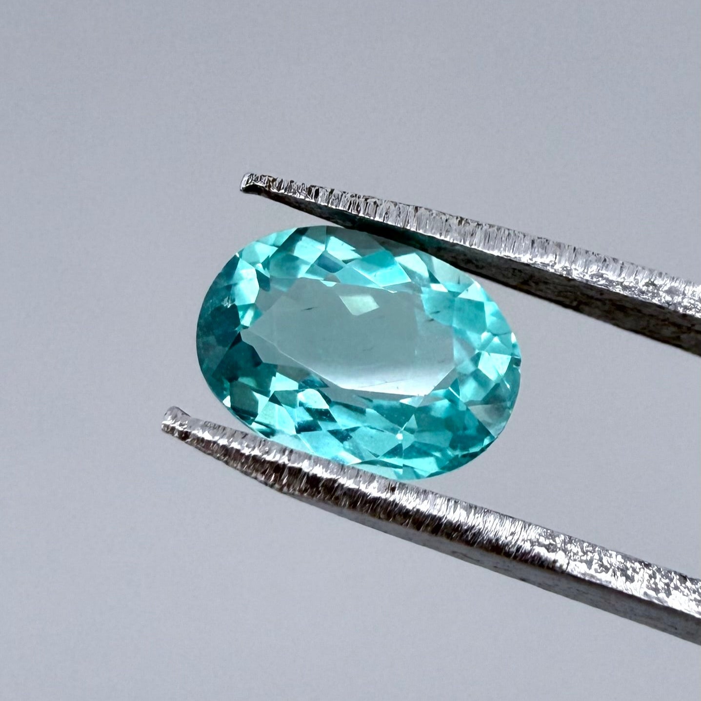 Vibrant Turquoise Apatite Oval 0.9 Ct