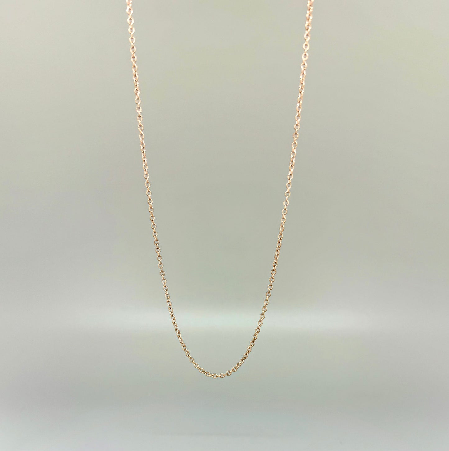 45 cm rose gold tone stainless steel chain, polished finish, elegant and durable, ideal for pairing with gemstone pendants.