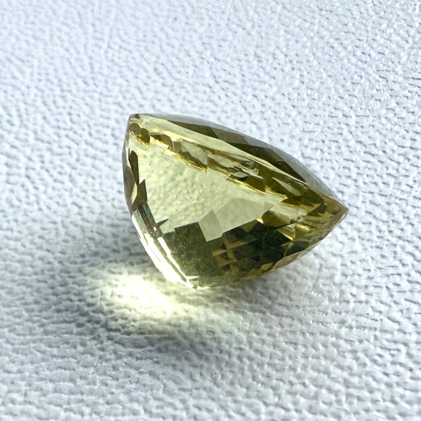 Big Lemon Quartz Oval 20.69 Ct