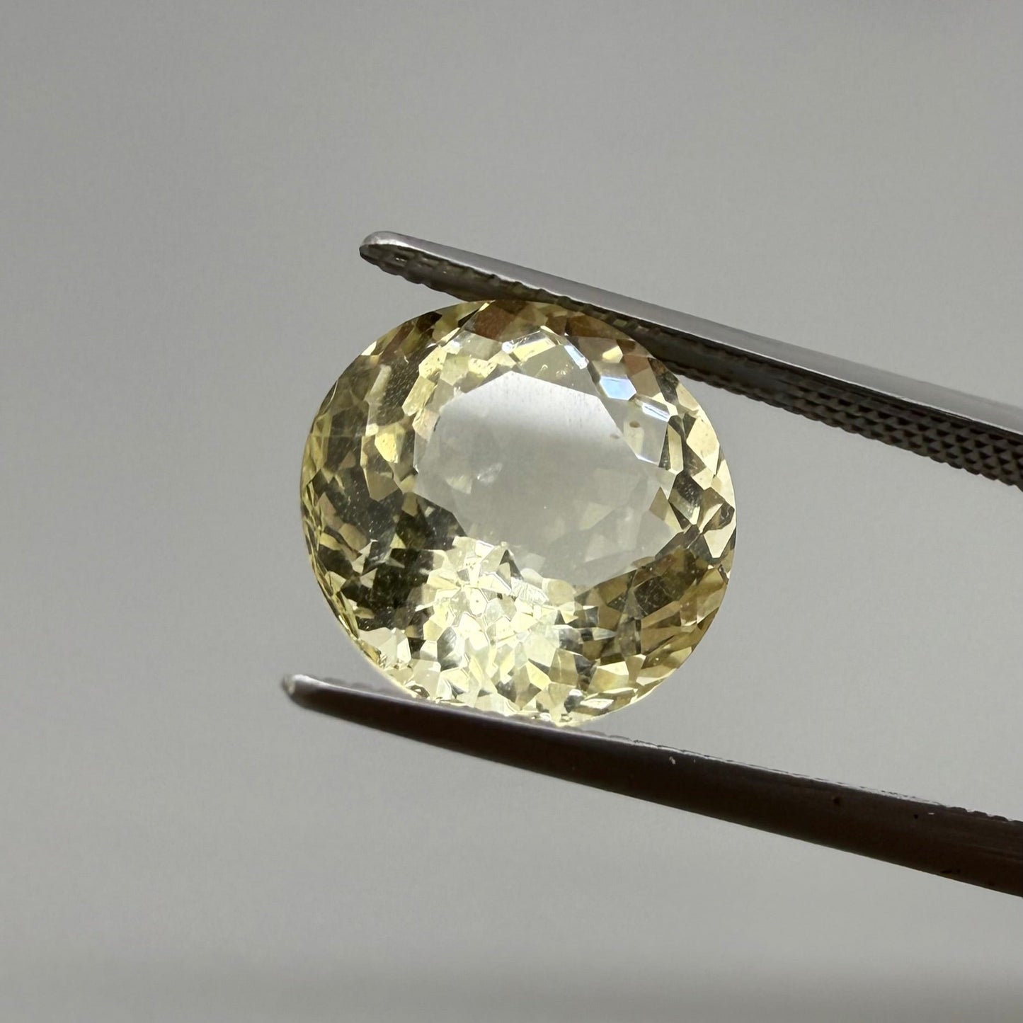 Champagne-Golden Scapolite Round 3.95 Ct