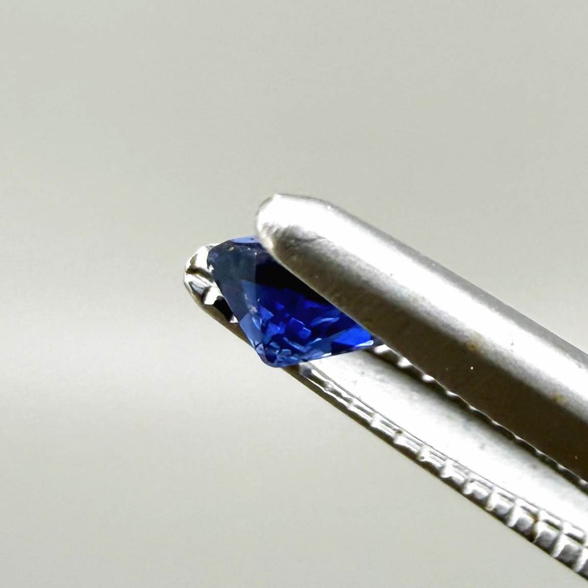 0.25 ct natural royal-blue sapphire from Bangkaja, round cut.