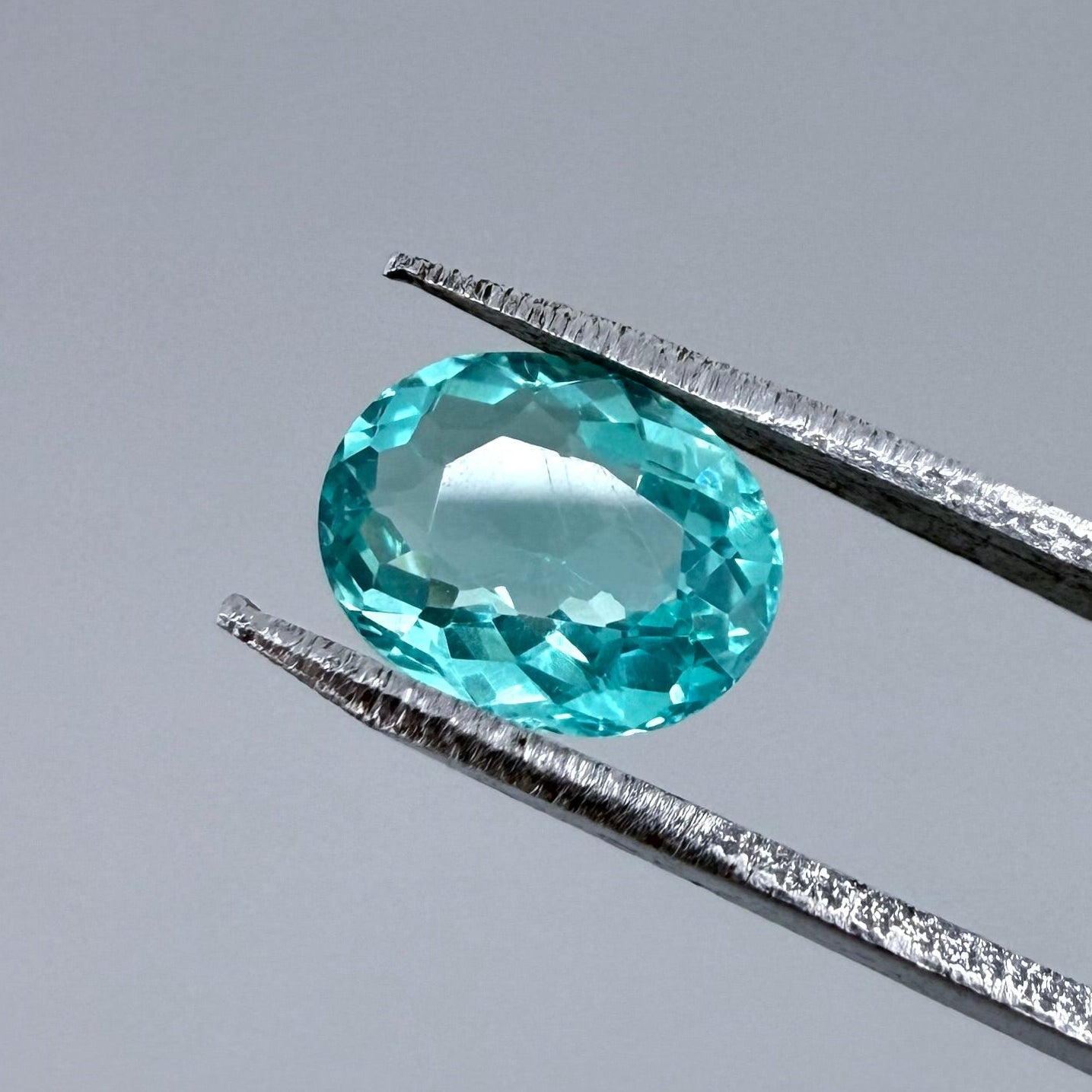 Vibrant Turquoise Apatite Oval 0.9 Ct