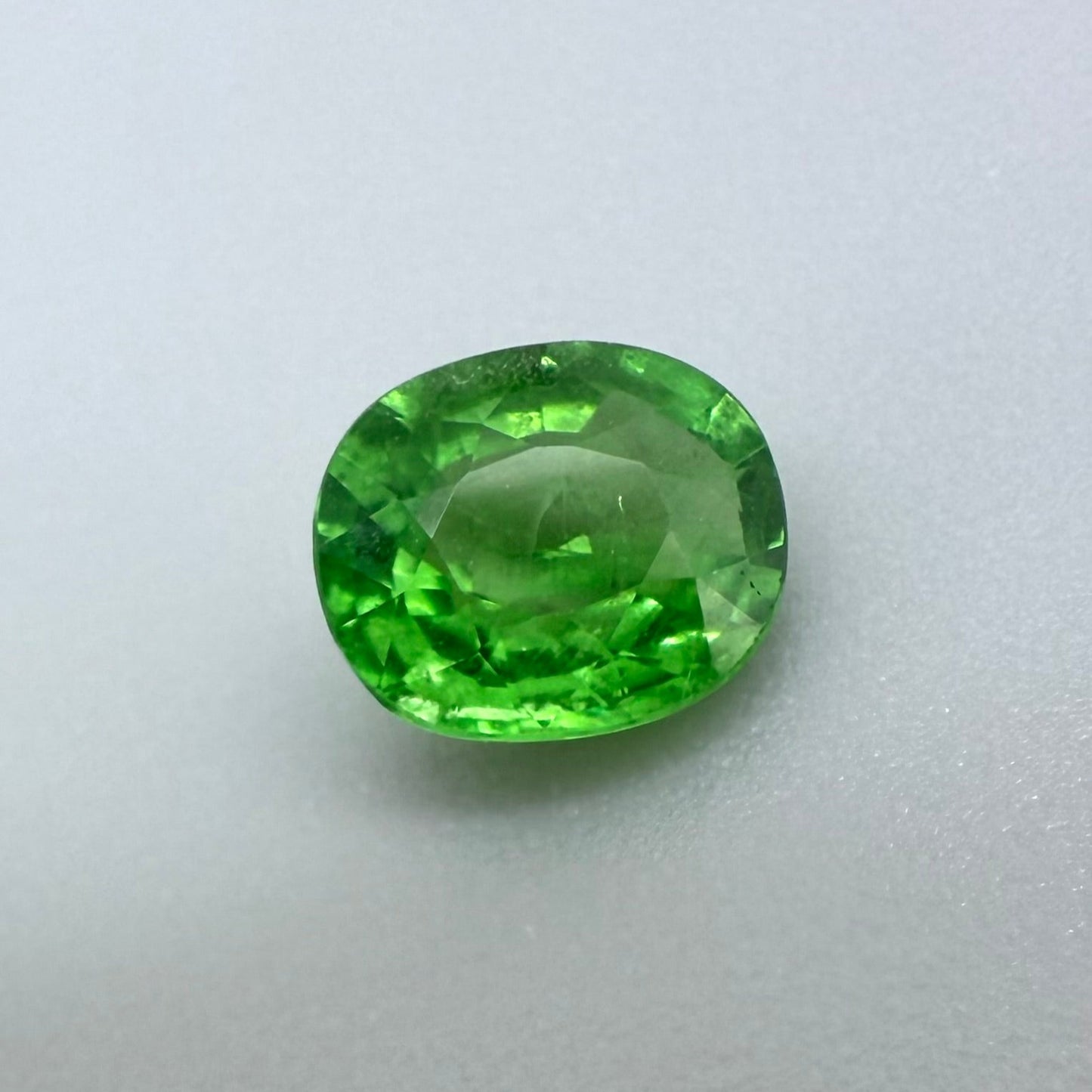 Tsavorite Oval 0.73 Ct