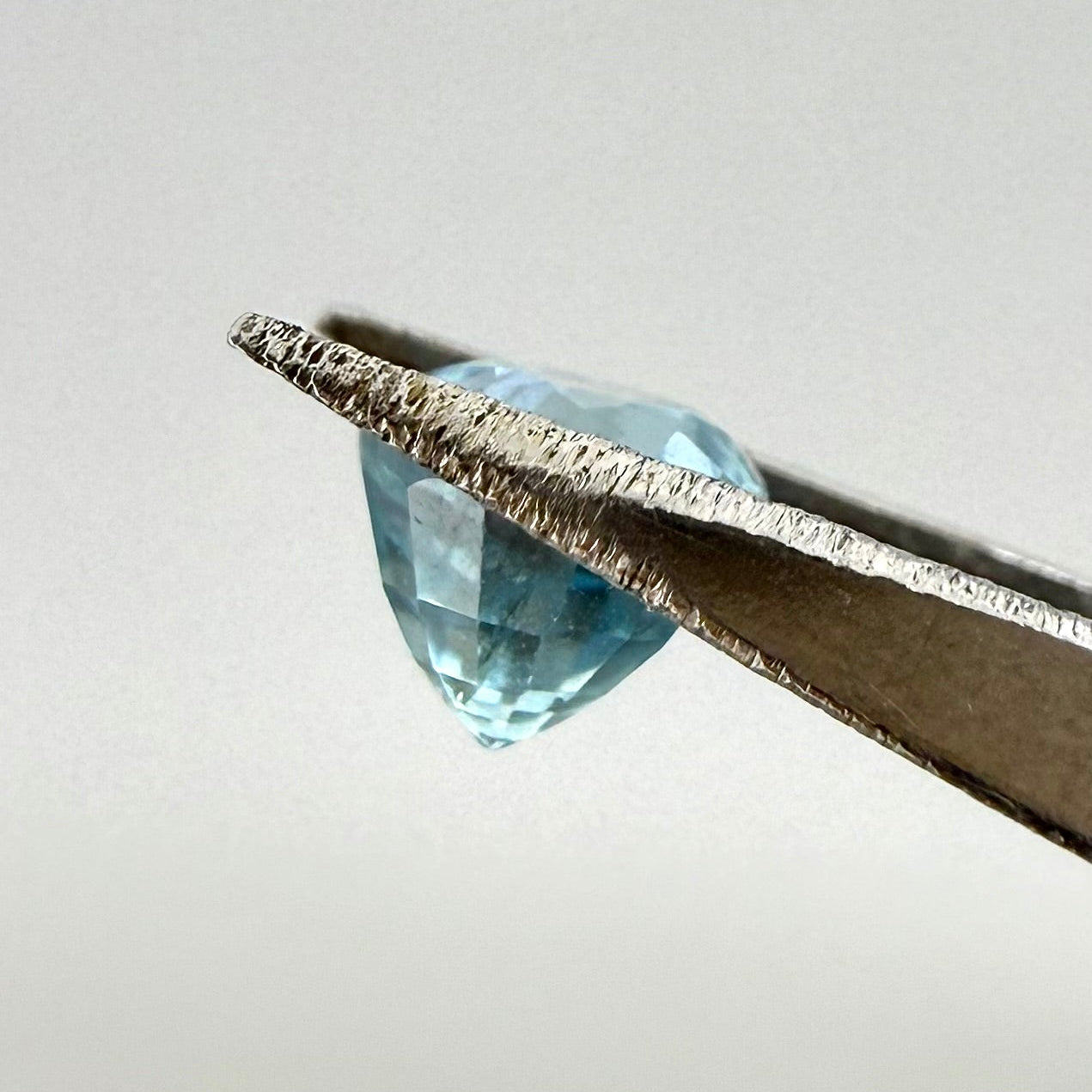 Blue Zircon Round 0.86 Ct