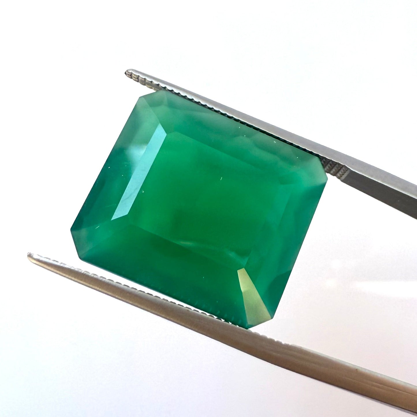 Vibrant Green Chalcedony Radiant 13.75 Ct