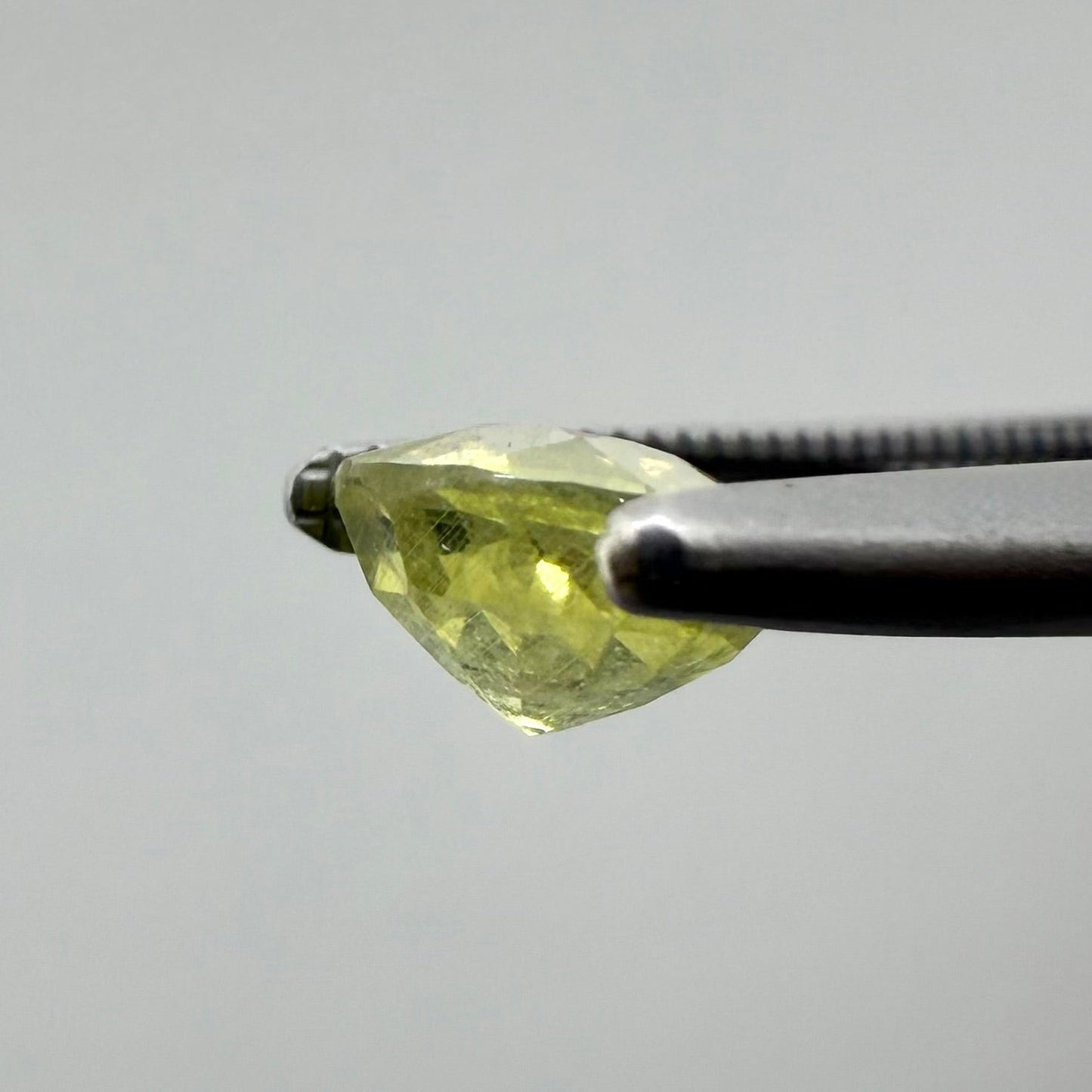 Green-Yellow Prasiolite Round 1.01 Ct