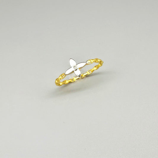 23k gold chain-link ring with 0.035 ct diamond — delicate, flexible design in size 53.
