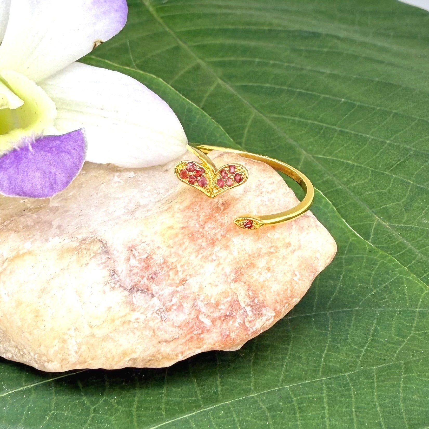 23k gold open ring with 0.11 ct ruby and heart-shaped detail, adjustable size 52–55.