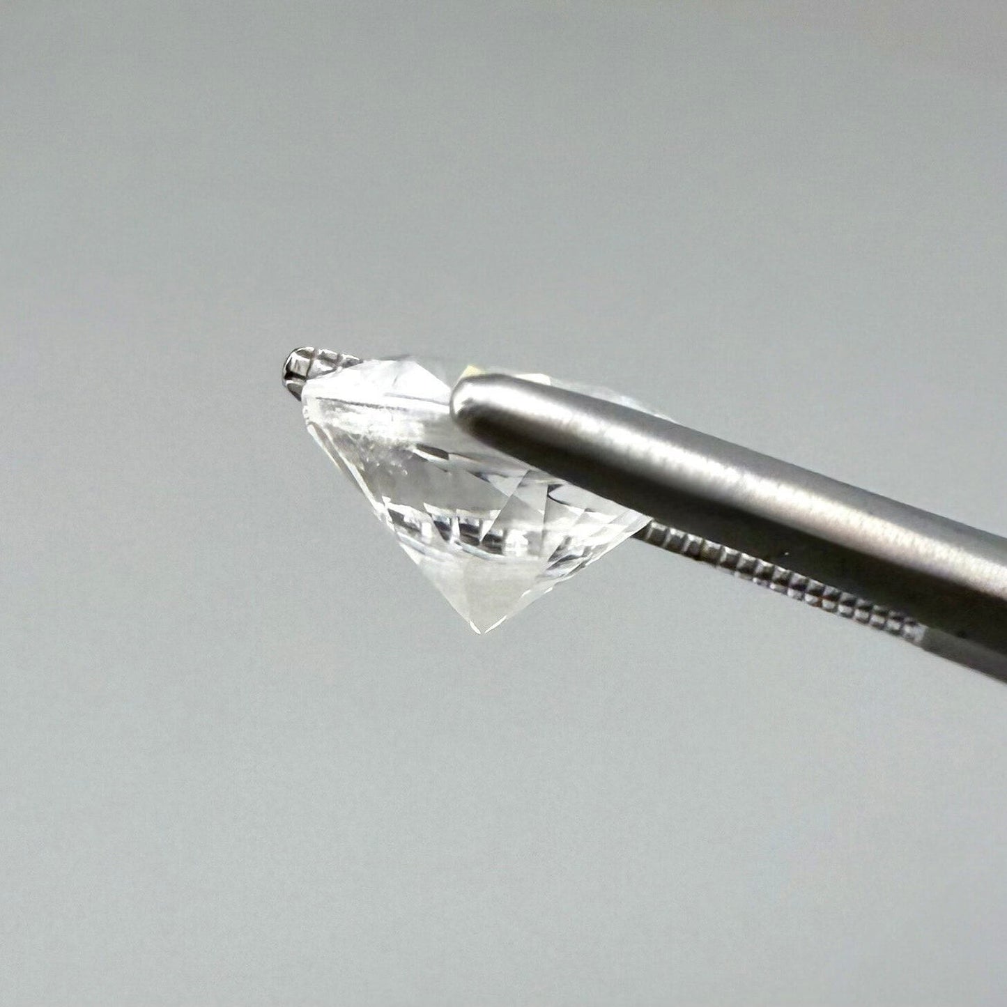 2.54 ct natural white quartz from Africa, round cut.