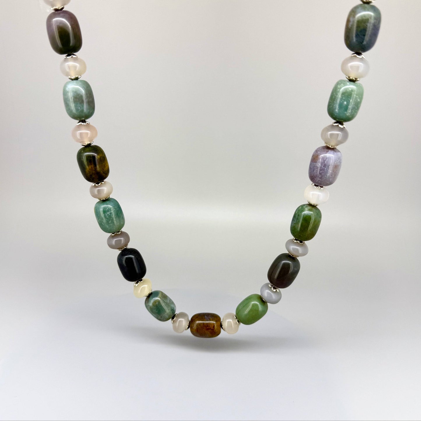 Quartz beaded necklace, 66 cm / 26 in long, with natural multicolor quartz stones in earthy green and brown tones.