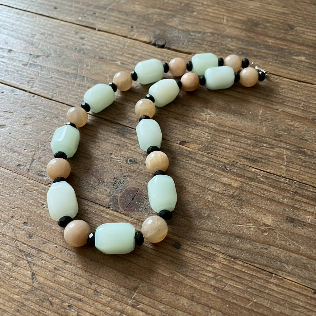 Agate, sunstone and onyx beaded necklace in mint green, brown and black, 48 cm.