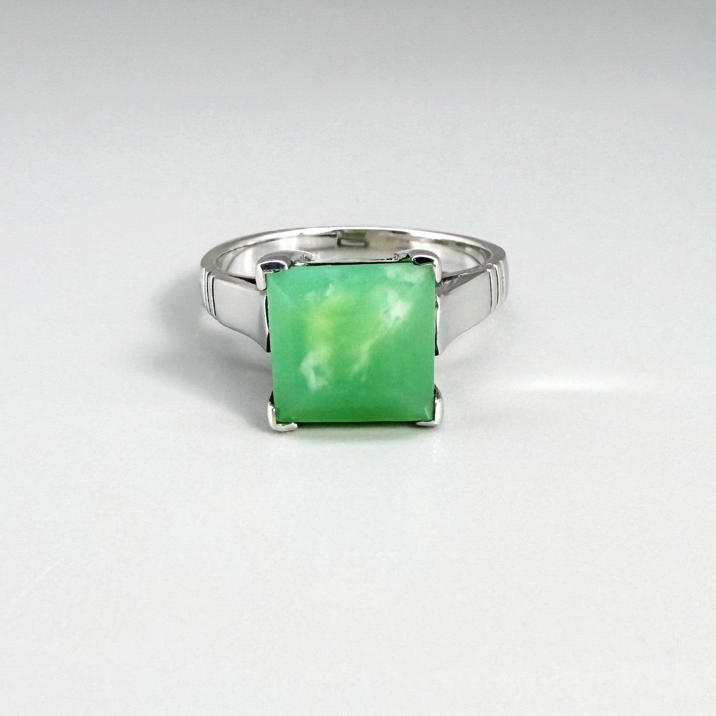 Green quartz ring in white gold plated sterling silver, featuring a square-cut translucent green gemstone with bright, natural brilliance, elegant modern design.