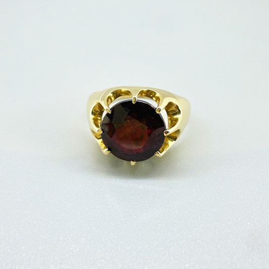 14k gold ring with 4.41 ct Thai garnet, deep red round-cut gemstone in pre-loved condition, size 52.
