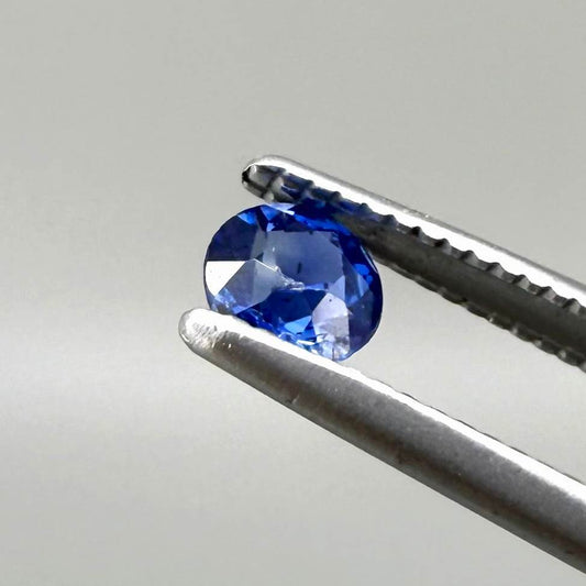 0.25 ct natural royal-blue sapphire from Bangkaja, round cut.