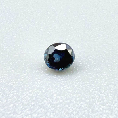 0.16 ct natural blue sapphire from Pailin, Cambodia, oval cut.
