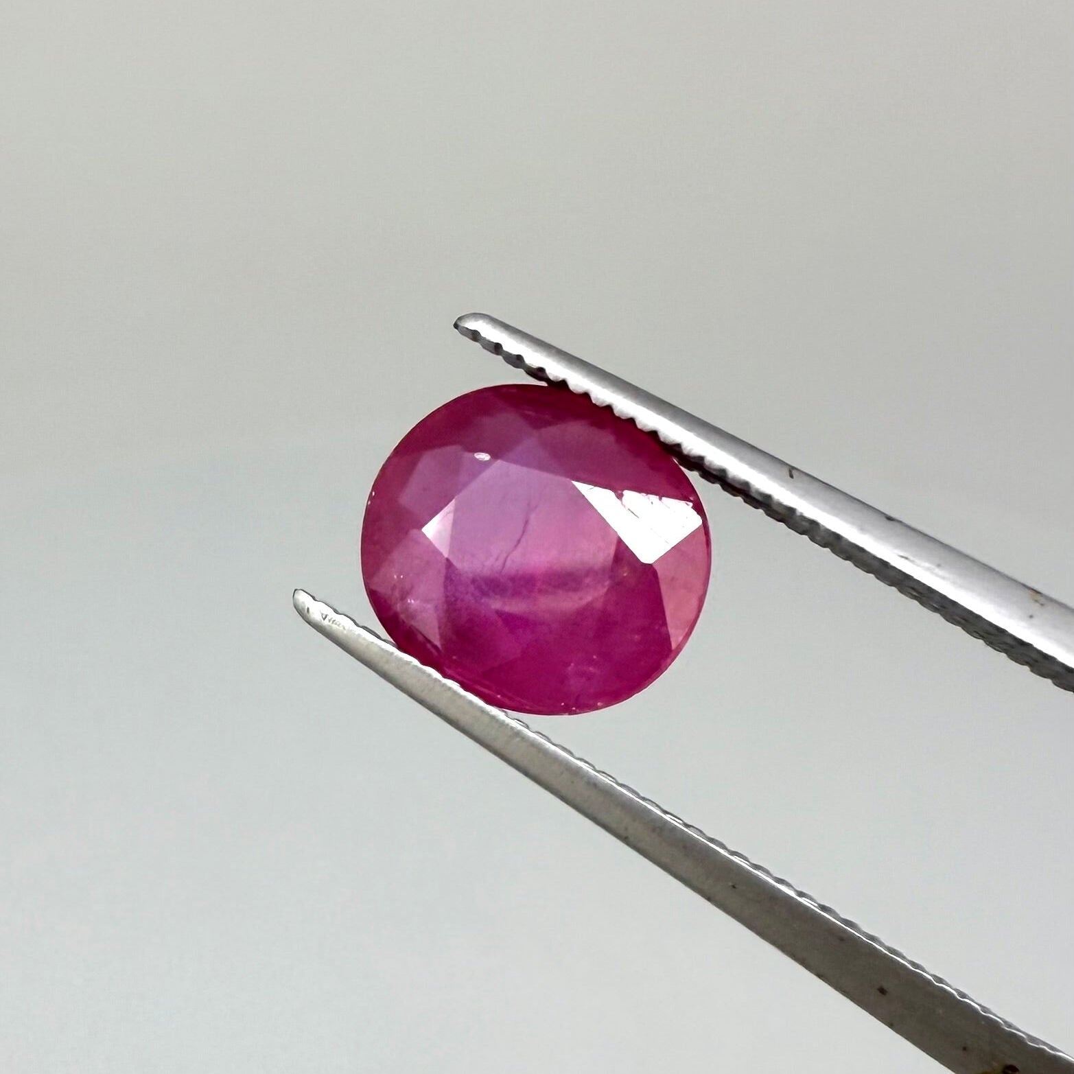 2.5 ct natural pink-red Mozambique ruby, oval cut.