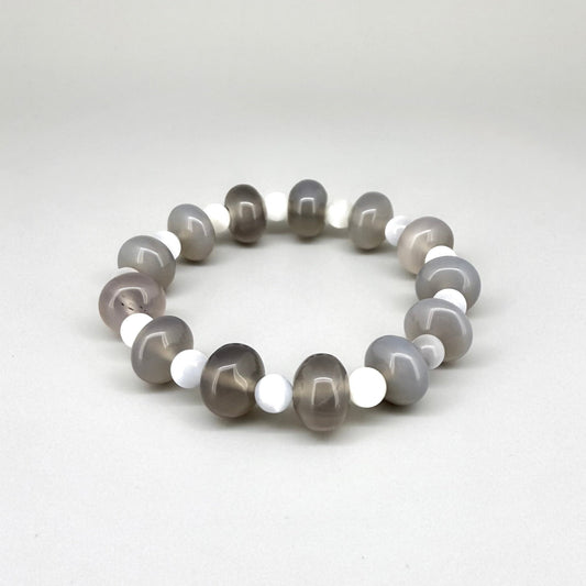 White cat’s eye and light grey agate beaded bracelet, 18cm, natural gemstone beads with soft shimmer on elastic stretch band.