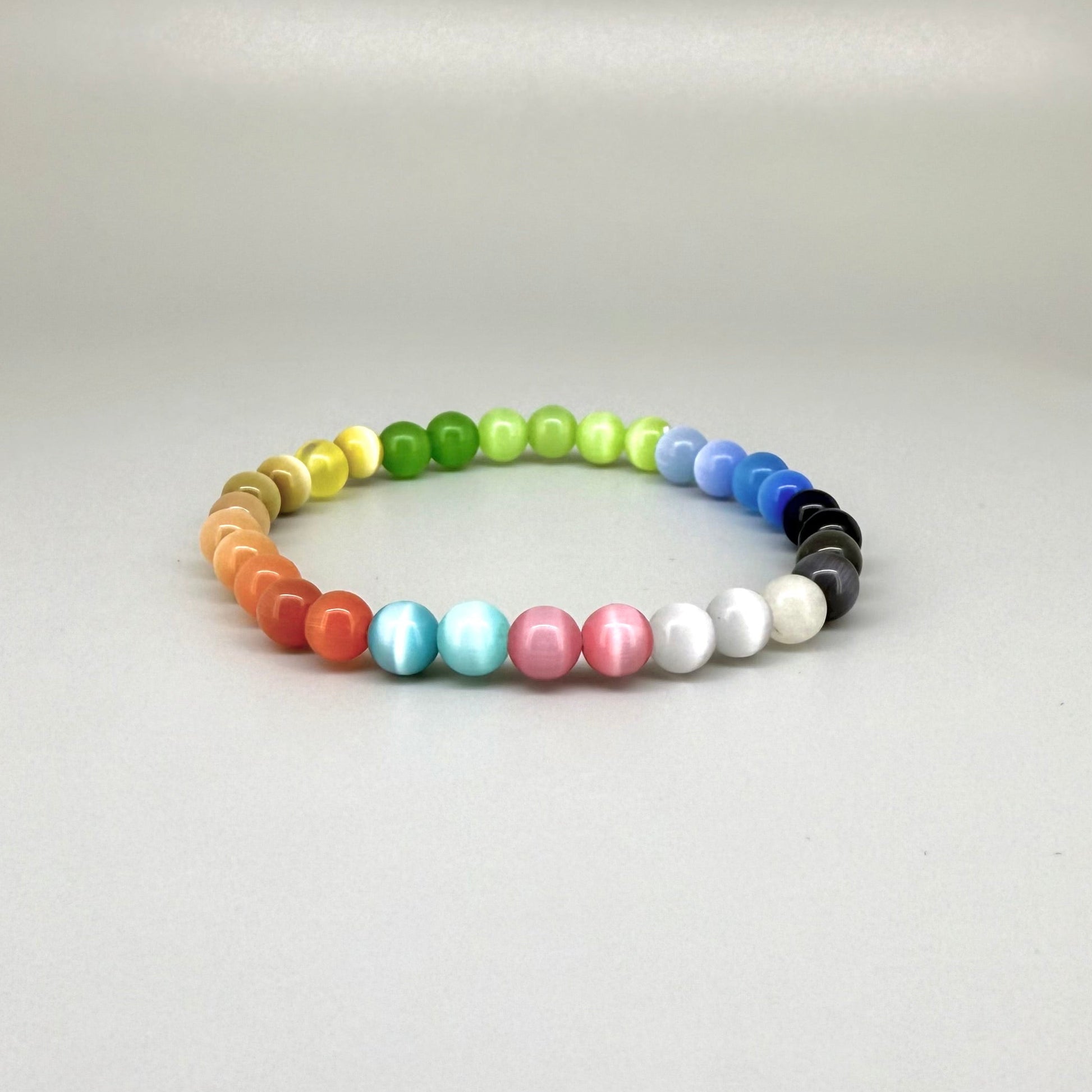 Cat’s Eye multicolor beaded bracelet, 18cm, natural gemstone beads with shimmering light effect on elastic stretch band.