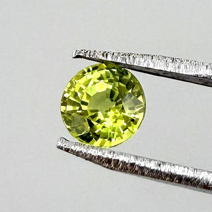 Greenish Yellow Sapphire Round 0,4 Ct
