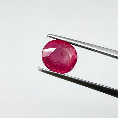 2 ct natural pink-red ruby from Mozambique, oval cut.